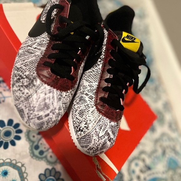 Nike Cortez - Picture 4 of 4